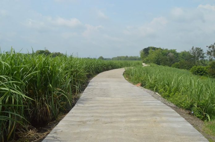 Jalan Mulus_ Warga Kembangan Kini Tersenyum Bahagia__Magetan – Rasa syukur dan terima kasih disampaikan warga Desa Kembangan kepada Satgas TMMD ke-126 K_1