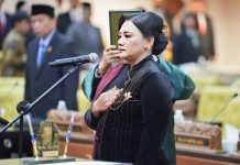 Gantikan Agus Black Hoe, Diana Sasa Resmi Kembali Duduk di DPRD Jatim