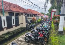 Penampakan Trotoar Depan RSUD dr. Sayidiman Magetan Beralih Jadi Lahan Parkir