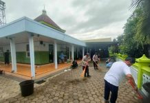 Sambut Ramadhan, Polres Magetan Bersih-bersih Masjid dan Mushola Serentak