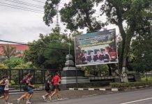 Jelang Idul Fitri, DPRD Magetan Masih Pajang Banner Natal