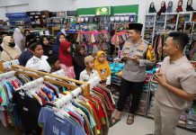 Kapolres Magetan Ajak Puluhan Anak Yatim Belanja Baju Lebaran