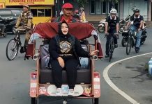 ASN Ponorogo Mulai WFH, Bunda Lis Pilih Naik Becak ke Kantor