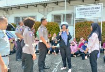 Peringati Hari Kartini, Karyawati Pabrik di Magetan Dapat Edukasi Keselamatan Berkendara