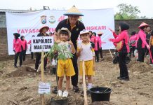 Hari Bumi, Polisi dan Bhayangkari Hijaukan Lahan Kritis di Selosari