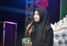 Diguyur Hujan, Jamaah Tetap Khusyuk Ikuti Tausiyah Ning Umi Laila di Tulung Magetan