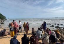 Bocah 11 Tahun di Sampang Hilang Digulung Ombak Saat Lari Pagi di Pantai Pantura