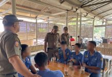 Asyik Ngopi dan Merokok Saat Jam Pelajaran, Pelajar Magetan Kena Tegur Satpol PP