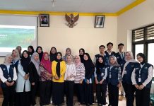 KKNT UNESA Kenalkan Layanan Surat Digital, Warga Karangrejo Tak Perlu Bolak-Balik Balai Desa